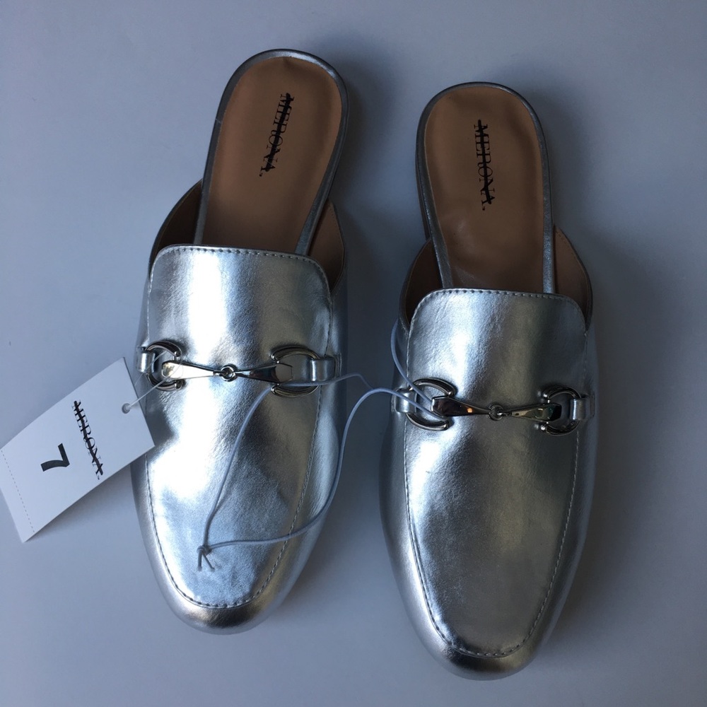 Merona Kona Flats Silver - Picture 2 of 4